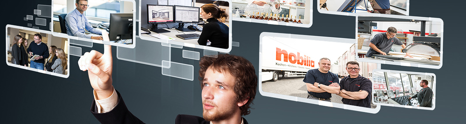[Translate to nl:] Mann wählt potenzielle Stellen bei nobilia auf Touchscreen.