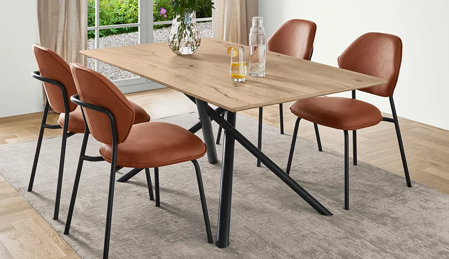 Esstisch Boston – markantes Design mit Holzoptik und schwarzem Metallgestell für modernen Esskomfort.