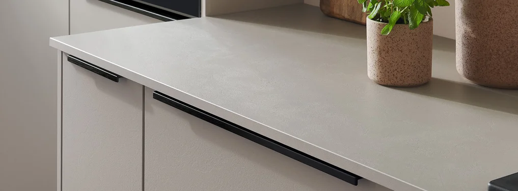 Arbeitsplatte Dekor 245 in Sandstruktur mit moderner, matter Oberfläche