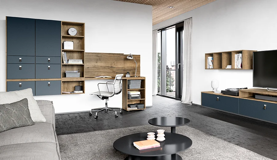 Easytouch (966) / Eiche Havanna Nachbildung (097) Modernes minimalistisches Wohnzimmer mit stilvollem modularem Regalsystem, einem schlanken Arbeitstisch und gemütlicher Sitzgelegenheit, das zeitgenössisches Design und Funktionalität präsentiert.